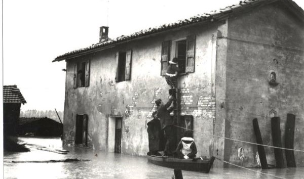 Alluvione 1966 - Operazioni di salvataggio nel territorio di Sala Bolognese